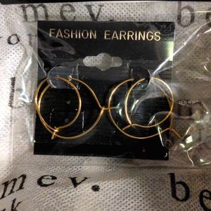 ❤️ Gold Hoop Fashion Earrings X2 NEW